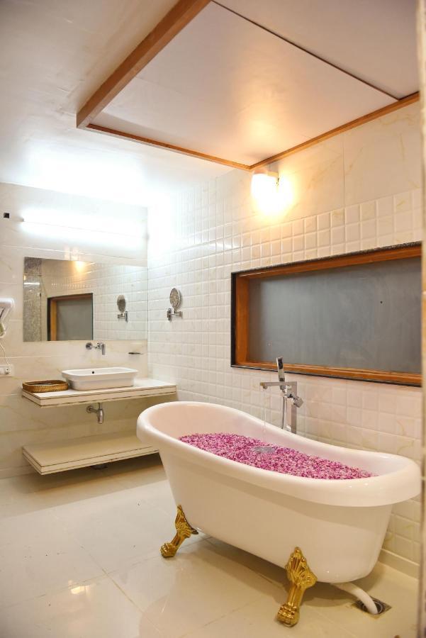 Wild Rose Resort & Spa Pushkar Extérieur photo
